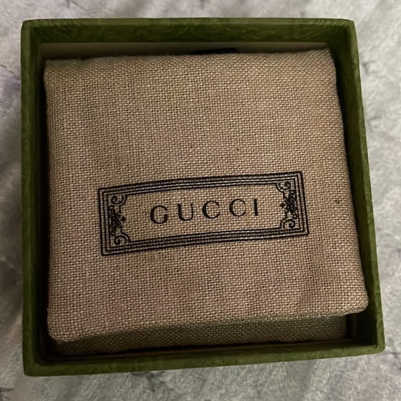 🛑 SOLD 🛑Gucci Preloved necklace excellent condition GG logo come with box n DB - Picture 15 of 15